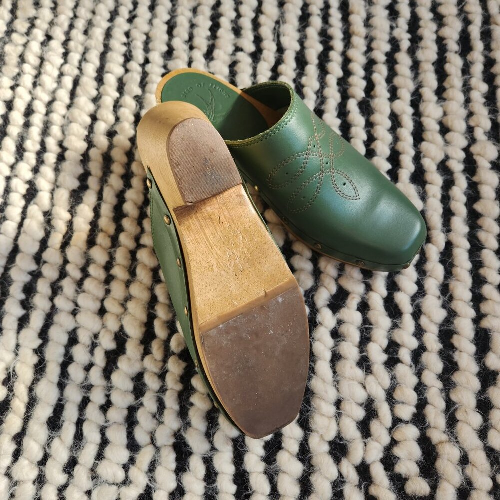 Bird of Flight Shy Clog - Picture 5 of 5